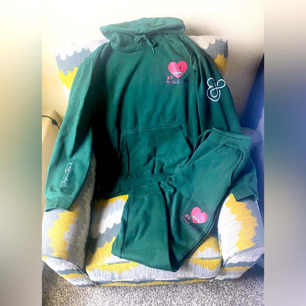 Green sweatsuit XL